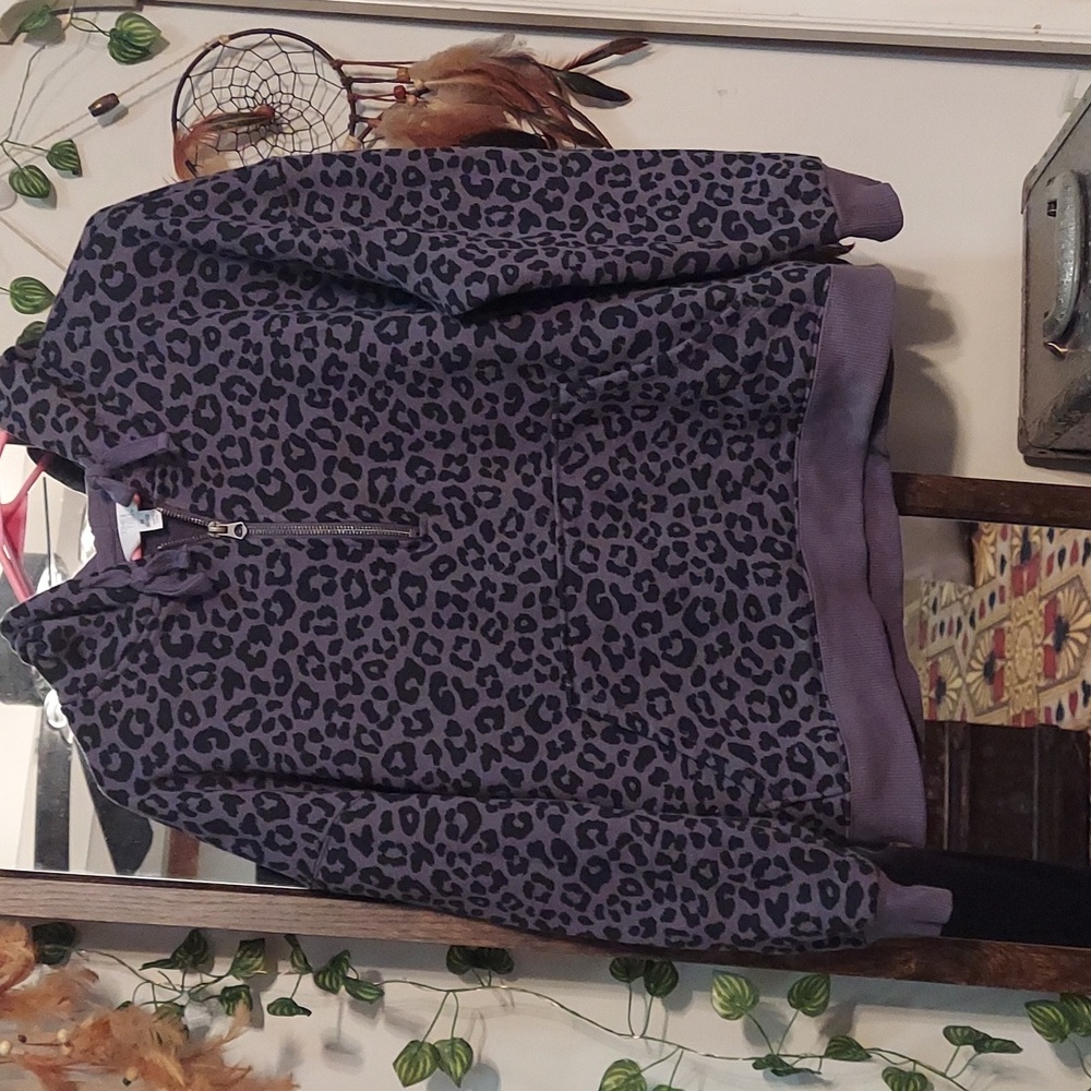 4 for $15. Time and Tru half zip hoodie Grey leopard print women's M